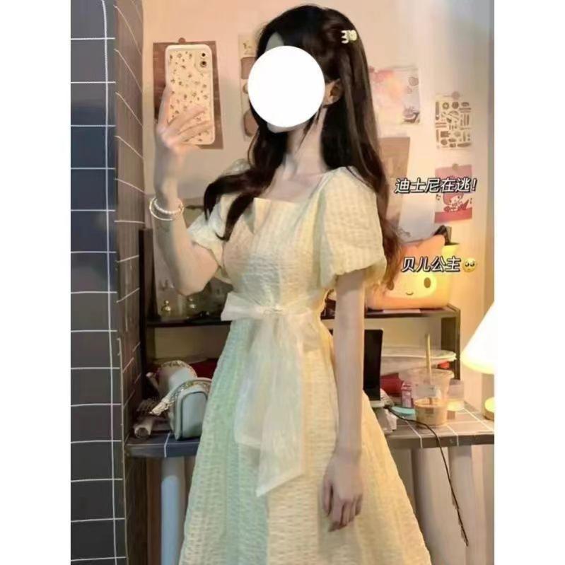 温柔连衣裙穿搭，尽显女性柔美气质